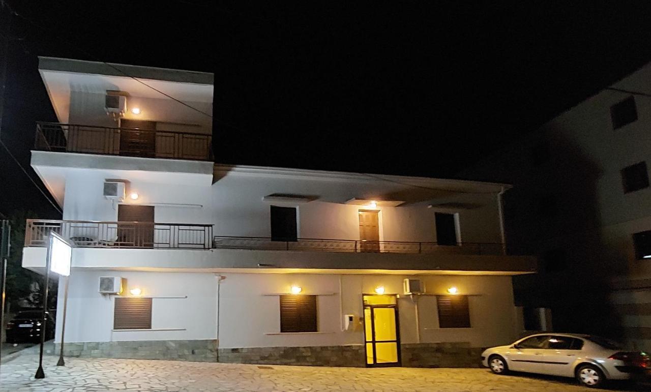 Polemarhos Guest House 4 กาลัมปากา ภายนอก รูปภาพ